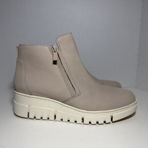 Vionic Women's Uptown Sur Ankle Boot Sz 7 Beige Wedge Leather Weatherproof